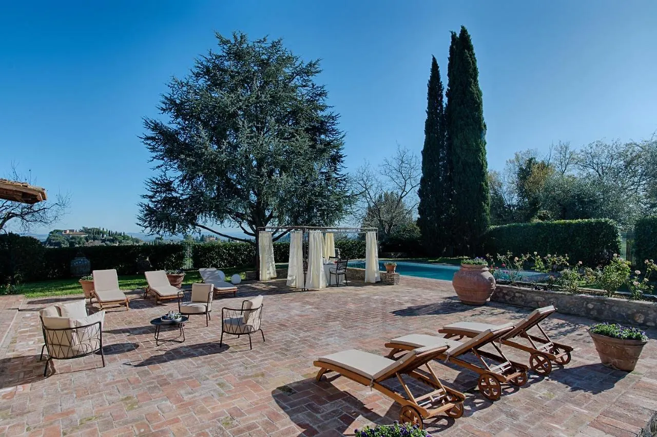 Villa Siena 0*,